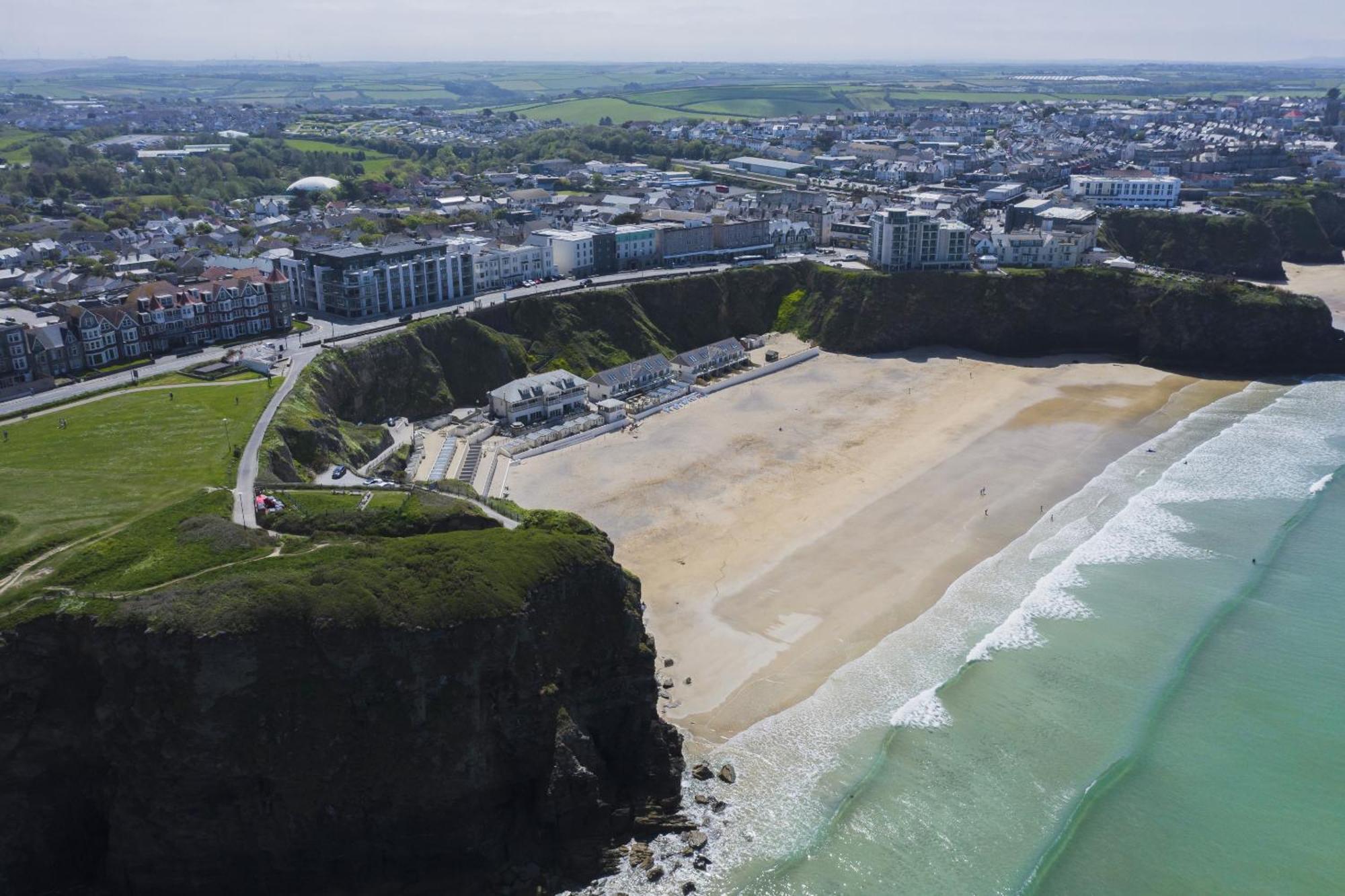 Apartment Cliff Edge