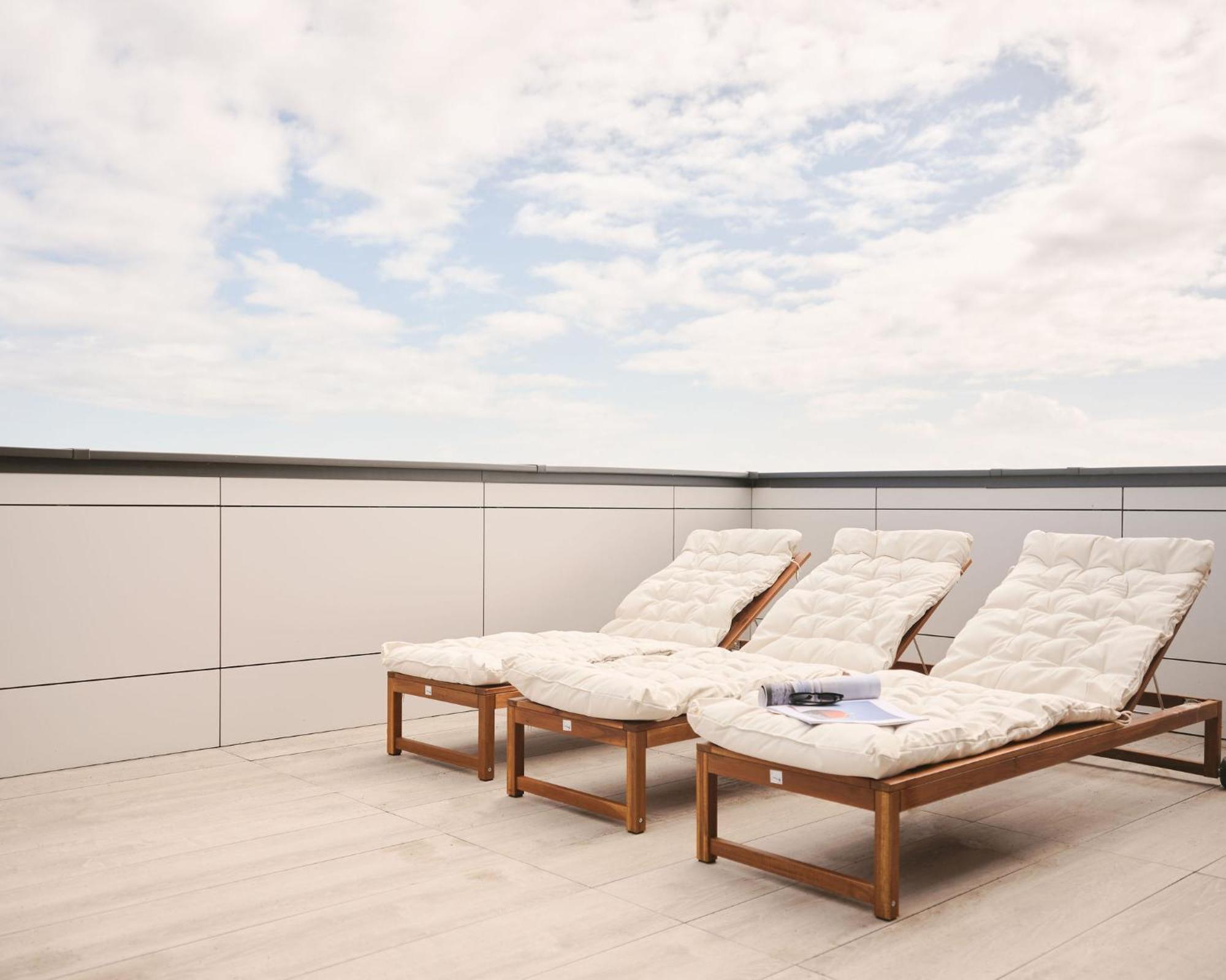 Apartment Cliff Edge