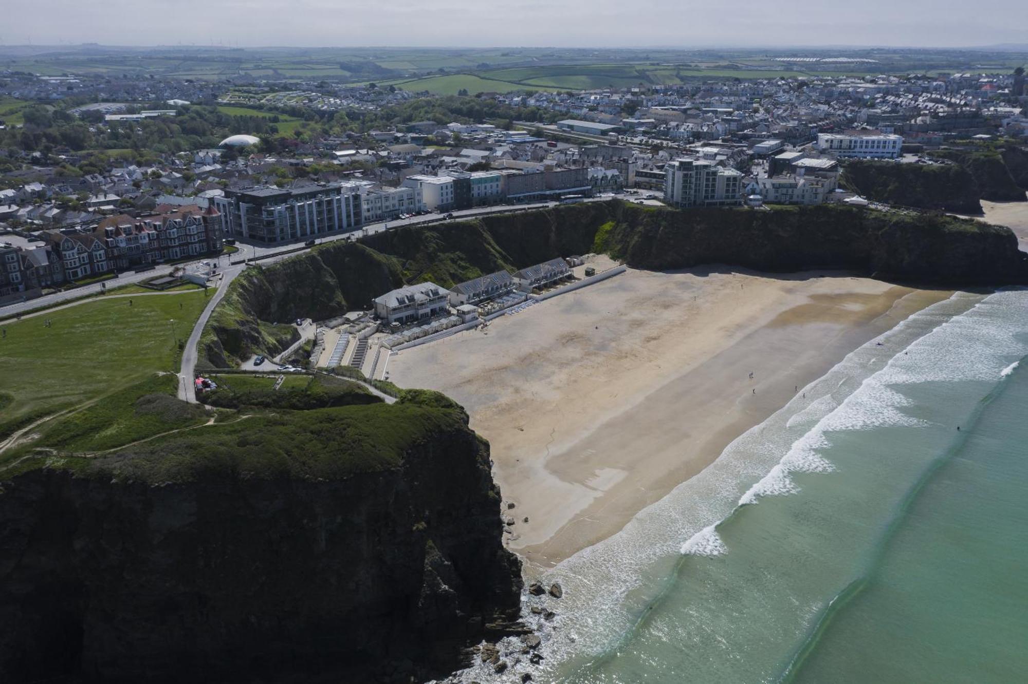 Apartment Cliff Edge